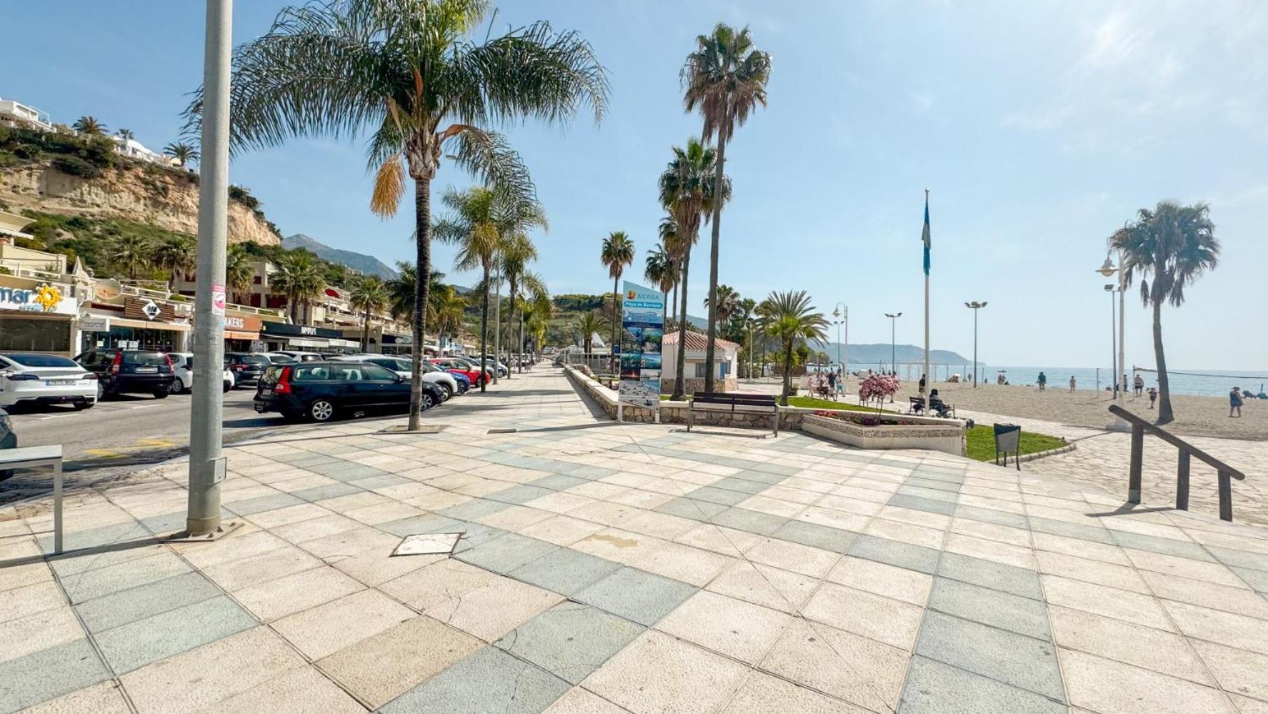 Hawaii 1St Floor Burriana, Nerja Apartment Екстериор снимка