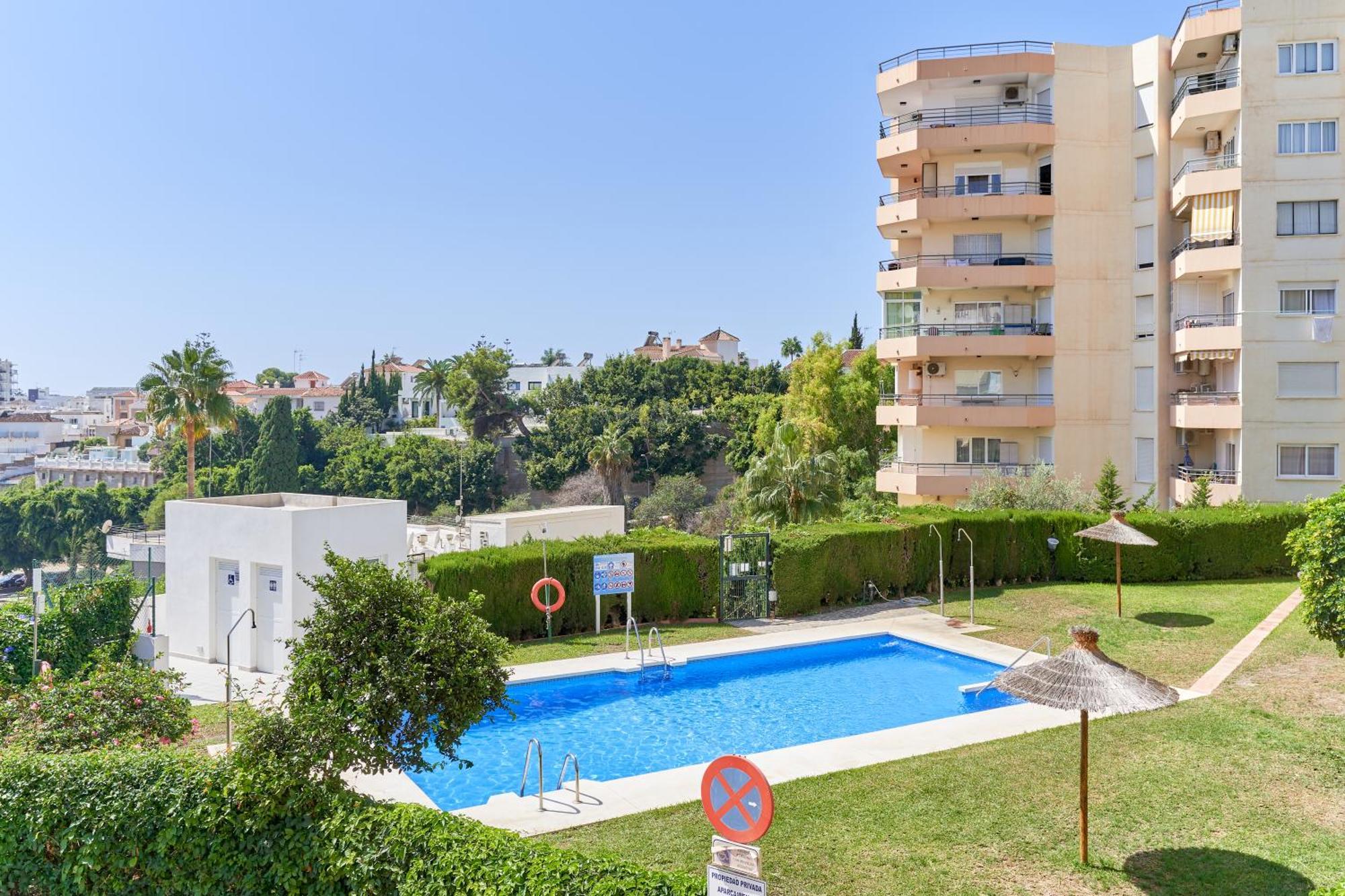 Hawaii 1St Floor Burriana, Nerja Apartment Екстериор снимка